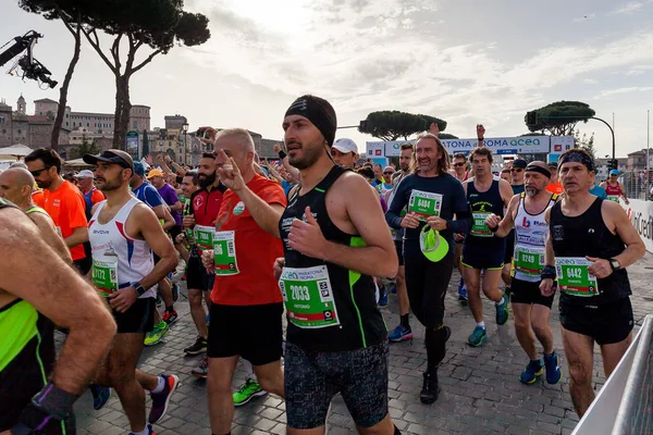 Rzym Włochy Kwietnia 2018 Sportowcy Początku Edycja Maratonu Rzym Uruchomić — Zdjęcie stockowe