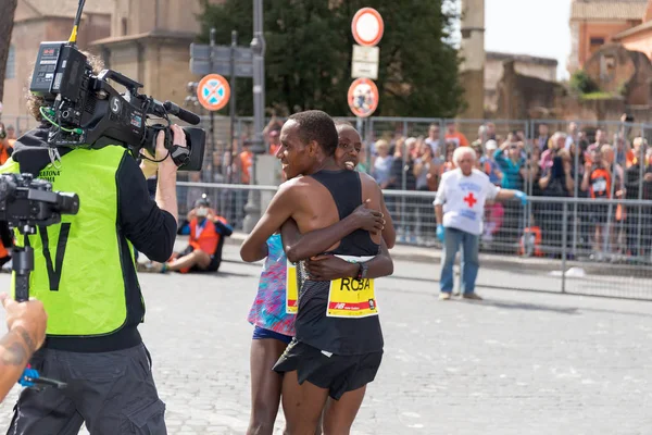Rahma Tusa Chotas vinner den 24: e upplagan av Rom Marathon. — Stockfoto