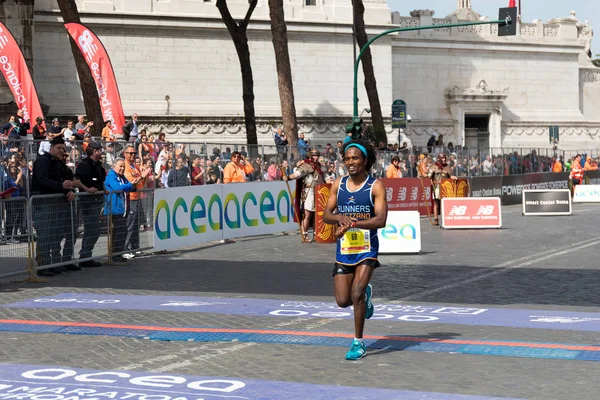 BINIYAM SENIBETA ADUGNA, second Italian at the finish line of th — Stock Photo, Image