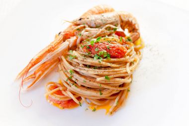 Spagetti domates ve Nephrops ile