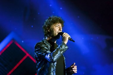 Max Gazze', ünlü İtalyan şarkıcı-söz yazarı.