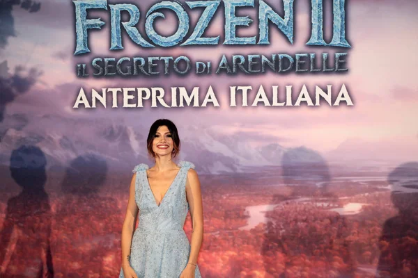 Clo D 'Arcangelo bierze udział w czerwonym dywanie na premierze — Zdjęcie stockowe
