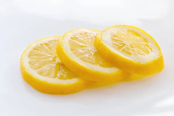 Citron entier, macro photo avec fond blanc — Photo