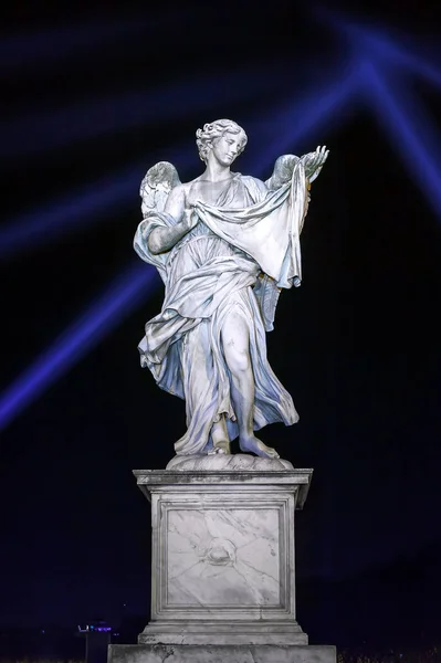 Ангел статуя на мосту Санкт Анджело в Римі — стокове фото