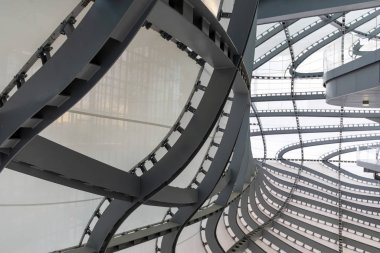 Roma Kongre Merkezi, La Nuvola. Çelikten iç yapı.