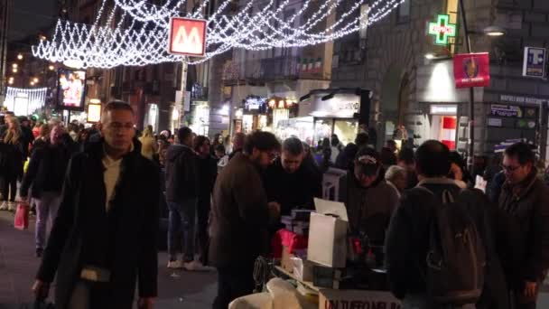 Neapel Italien Dezember 2019 Menschenmenge Vor Dem Eingang Der Metrostation — Stockvideo