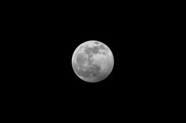 Full moon half-light eclipse
