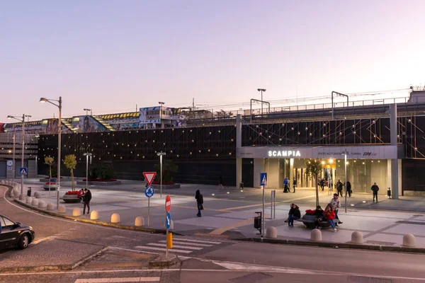 Napoli, Scampia 'daki metro istasyonu. — Stok fotoğraf