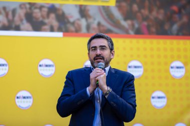 Riccardo Fraccaro on the stage of the M5S event.