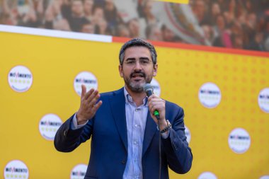 Riccardo Fraccaro on the stage of the M5S event.