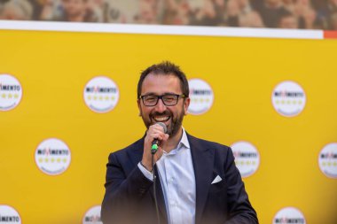 Alfonso Bonafede on stage addresses the M5S people.