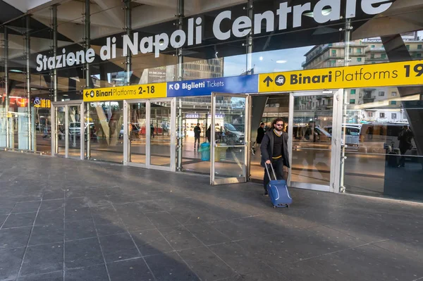 Entrance to the Central Station of Naples Garibaldi. — Stockfoto