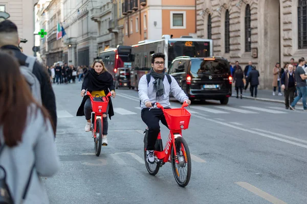 Huber Jump, alquiler de bicicletas en la ciudad . —  Fotos de Stock