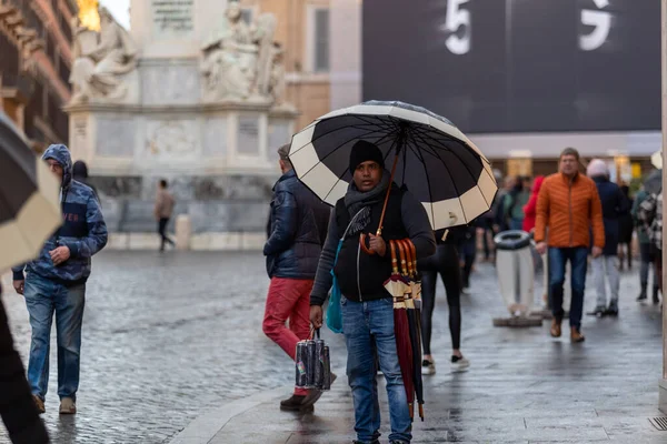 Rome Italy March 2020 Umbrella Vendor Historic Center Rainy Day — 스톡 사진