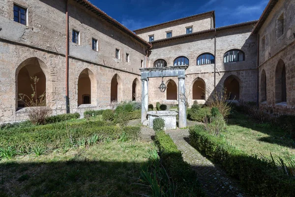 Subiaco Italia Febrero 2020 Monasterio Santa Escolástica Antiguo Pozo Desde —  Fotos de Stock