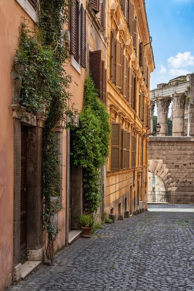 Řím Itálie Pohled Baccina Historickém Centru Města Pozadí Starobylé Sloupy — Stock fotografie