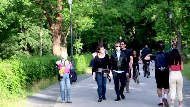 Rom Italien Maj 2020 Invånarna Promenerar Villa Borgeses Allmänna Trädgårdar — Stockvideo