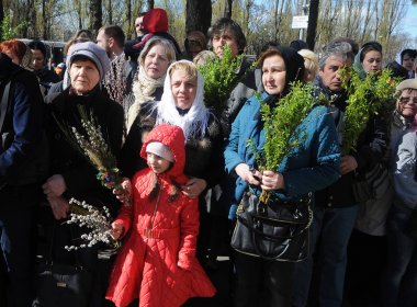 Palm Pazar Kiev, 9 Nisan 2017 bugün, Ortodoks Hıristiyanlar Kudüs içine - Palm Pazar giriş Rabbinin kutlamak. Ukrayna'da, vertebra dalları bu günde takdis adettendir.