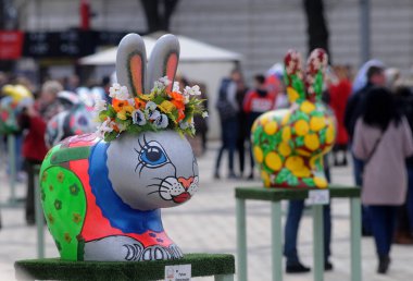 Paskalya tavşanı 8 All-Ukrayna Festivali Paskalya yumurta, Sofiyskaya Meydanı ' nda Kiev, 5 Nisan 2018 sundu. Merkezi, Kiev'de Nisan 5 VIII All-Ukrayna olmak-22 Paskalya diriliş (Paskalya) kutlamalarının bir parçası olarak