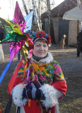 Pirogovo 'daki Ukrayna Halk Mimarisi ve Yaşamı Ulusal Müzesi' nde Aziz Niklas 'la yapılan etnografik eğlence programının üyesi, 12 Ocak 2020