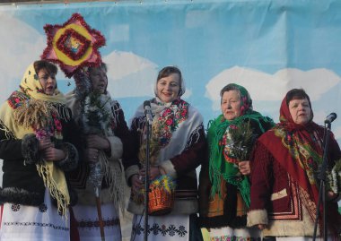 Pirogovo 'daki Ulusal Halk Mimarisi ve Yaşamı Müzesi' nde Aziz Nicholas ile yapılan etnografik eğlence programına katılanlar, 12 Ocak 2020