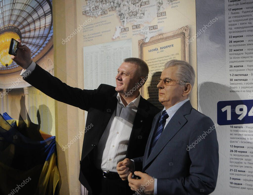 A man makes a selfie on the background of the silicone figure of the first president of Ukraine Leonid Kravchuk at the Museum of the Formation of the Ukrainian Nation, in Kiev, March 10, 2020.