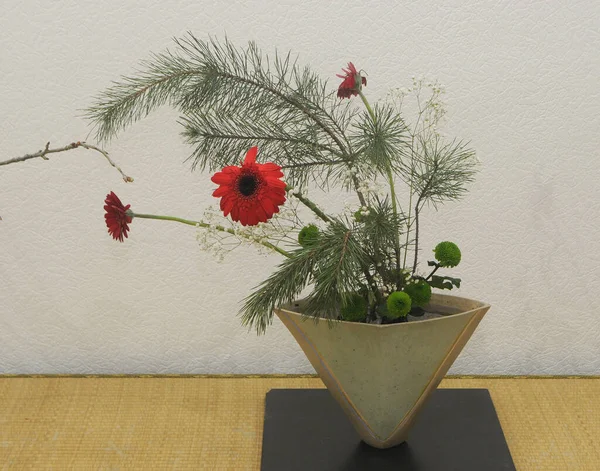 Ikebana Arranjo Tradicional Flores Japonesas Composição Simples Delicada — Fotografia de Stock