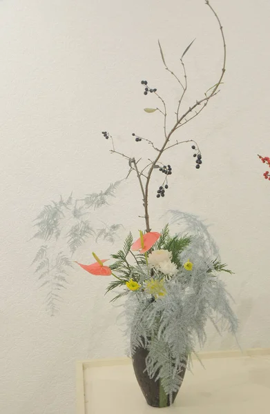 Ikebana Arreglo Floral Tradicional Japonés Composición Simple Delicada —  Fotos de Stock