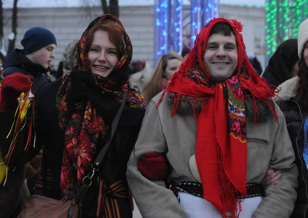 Συμμετέχοντες Στη Δράση Kiev Kolyada Στην Πλατεία Σοφίας Στο Κίεβο — Φωτογραφία Αρχείου
