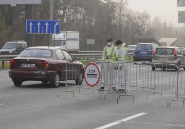 16 Nisan 2020 Kiev girişindeki karantina kontrol noktası.