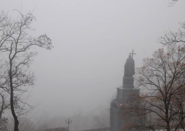 3 Şubat 2019 'da Kiev' de Büyük Vladimir anıtının görüntüsü