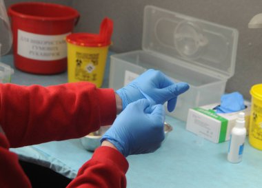 Kiev Acil Tıp ve Afet Tıp Merkezi çalışanlarının ELISA testleriyle koronavirüs için Kiev 'deki antikorların tespiti, 26 Mayıs 2020' de Kiev 'de