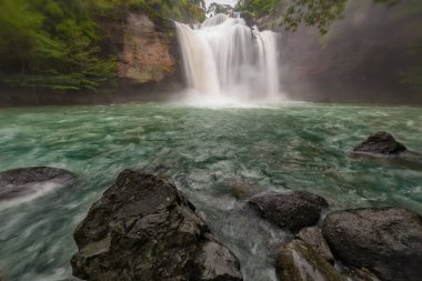Tayland 'da Şelale.
