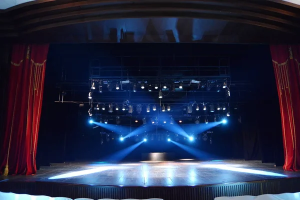 านโรงละครส แดงท ของแสงบนพ นหล — ภาพถ่ายสต็อก