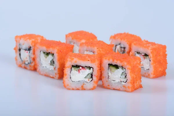 Japanska Rullar Med Krabbkött Kaviar Och Frukt — Stockfoto