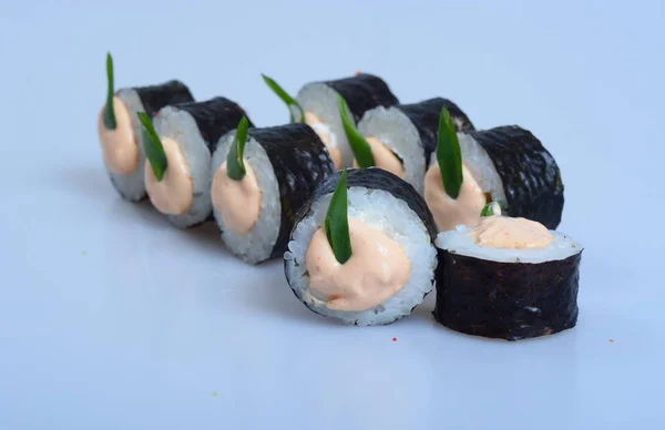 Rollos Japoneses Con Carne Cangrejo Caviar Fruta — Foto de Stock