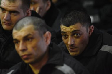 Karanlık hapishane kıyafetleri Rus cezaevinde cinayet suçluları için 2018 yılında mahkum