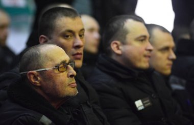 Karanlık hapishane kıyafetleri Rus cezaevinde cinayet suçluları için 2018 yılında mahkum