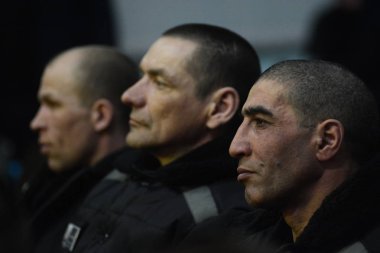 Karanlık hapishane kıyafetleri Rus cezaevinde cinayet suçluları için 2018 yılında mahkum