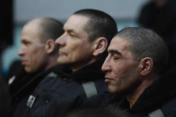 Karanlık hapishane kıyafetleri Rus cezaevinde cinayet suçluları için 2018 yılında mahkum