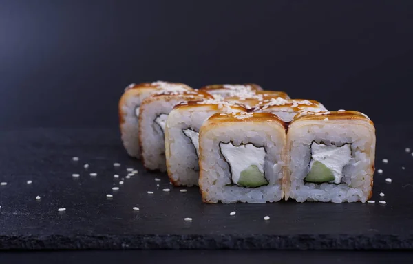 Japanese Rice Rolls Delicate Seafood Cream Lie Dark Background — Stock Photo, Image