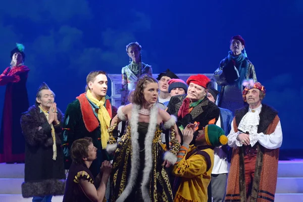 Barnaul Rusia Diciembre 2019 Actores Teatro Trajes Viejos Juegan Obra — Foto de Stock