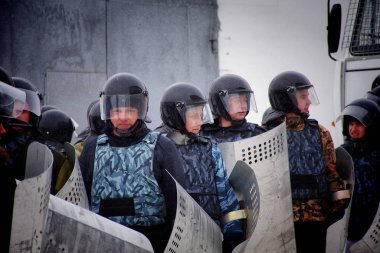 Barnaul, Rusya-15 Ocak 2020. Ulusal muhafızlar ayaklanmaları bastırmak için eğitim alırlar.