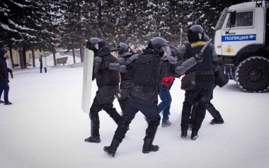 Barnaul, Rusya-15 Ocak 2020. Ulusal muhafızlar ayaklanmaları bastırmak için eğitim alırlar.