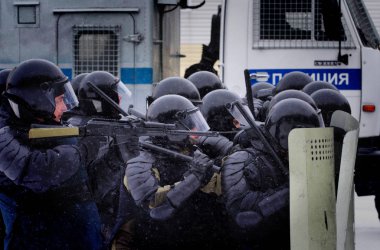 Barnaul, Rusya-15 Ocak 2020. Ulusal muhafızlar ayaklanmaları bastırmak için eğitim alırlar.