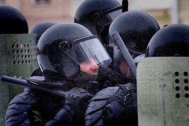 Barnaul, Rusya-15 Ocak 2020. Ulusal muhafızlar ayaklanmaları bastırmak için eğitim alırlar.