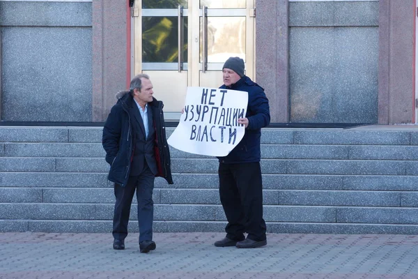 Barnaul Russia March 2020 Полиция Задержала Человека Плакатом Против Политики — стоковое фото