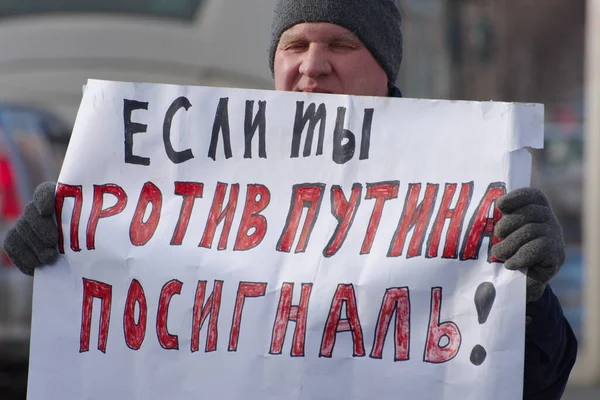 Barnaul Rússia Março 2020 Homem Com Cartaz Contra Política Putin — Fotografia de Stock
