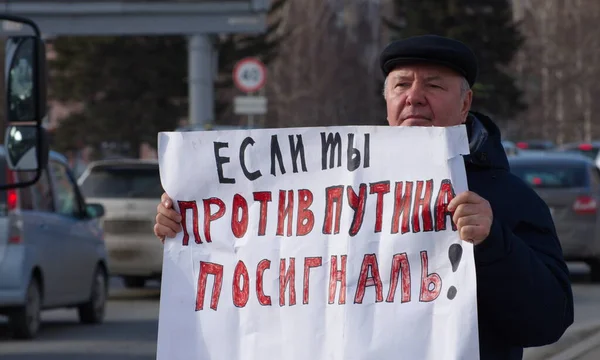 Барнаул Росія Березня 2020 Людина Плакатом Проти Політики Путіна Сигнал — стокове фото