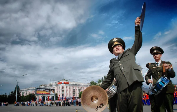 Barnaul Ρωσία Σεπτεμβρίου 2017 Μουσικοί Συμμετέχουν Μια Παρέλαση Από Χάλκινες — Φωτογραφία Αρχείου